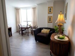 Palais Renaissance (D9), Office #632370611
